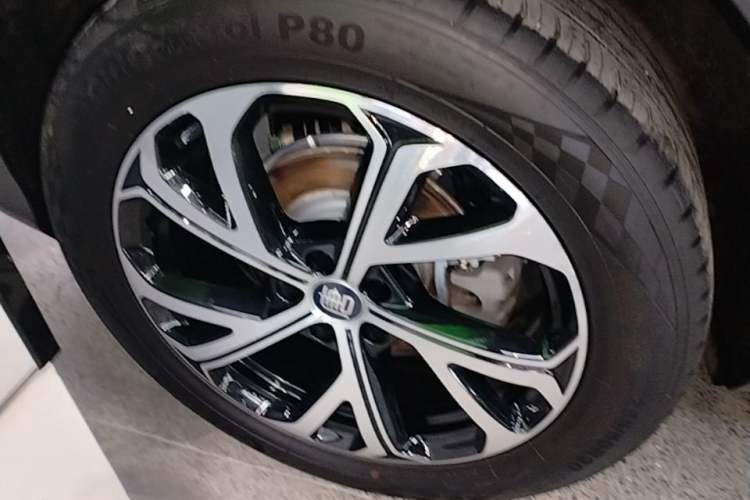 Used BYD Tang New Energy 2025 Intelligent Driving Version DM-i 115KM Flagship Edition Right Rear Wheel Hub
