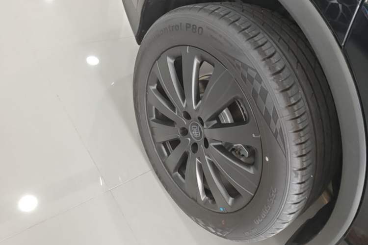 Used BYD Tang New Energy 2025 Model Smart Drive Version DM-i 175KM Deluxe Version Right Rear Wheel Hub