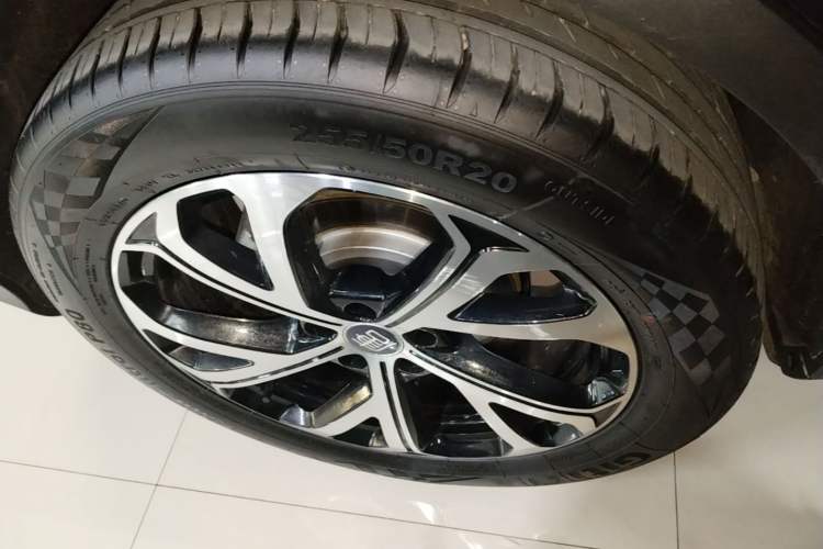 Used BYD Tang New Energy 2025 DM-i 115KM Prestige Model Right Rear Wheel Hub