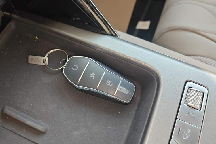 Used BYD Tang New Energy 2025 Model Smart Drive Version DM-i 175KM Deluxe Version Interior 1