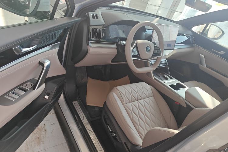 Used BYD Tang New Energy 2025 Model Smart Drive Version DM-i 175KM Deluxe Version Interior 3