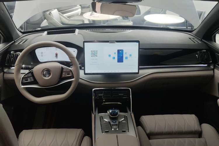 Used BYD Tang New Energy 2025 Intelligent Driving Version DM-i 115KM Flagship Edition Center Console