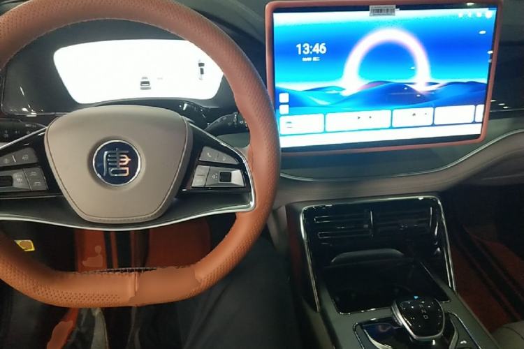 Used BYD Tang New Energy 2025 DM-i 115KM Prestige Model Center Console