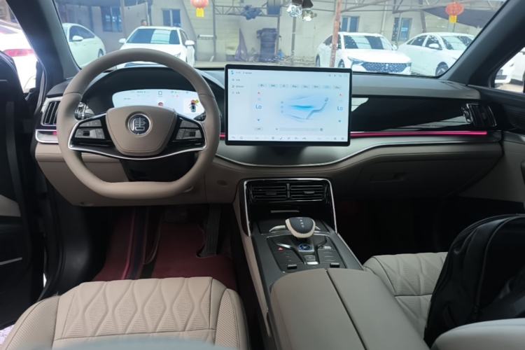 Used BYD Tang New Energy 2025 Intelligent Driving Version DM-i 115KM Prestige Edition Center Console