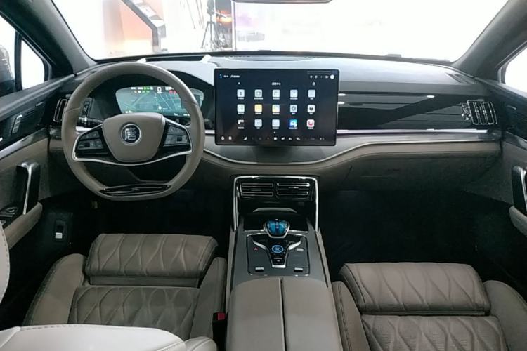 Used BYD Tang New Energy 2025 DM-i 115KM Cloud Ride Flagship Model Center Console