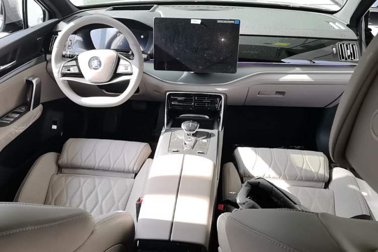 Used BYD Tang New Energy 2025 Intelligent Driving Version DM-i 115KM Flagship Edition Center Console