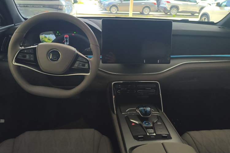 Used BYD Tang New Energy 2025 Intelligent Driving Version DM-i 115KM Prestige Edition Center Console