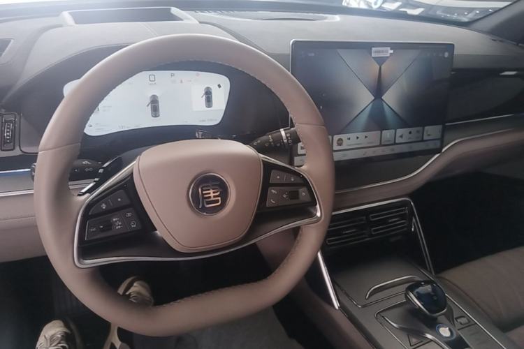 Used BYD Tang New Energy 2025 Intelligent Driving Version DM-i 115KM Flagship Edition Center Console