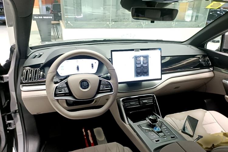 Used BYD Tang New Energy 2025 Intelligent Driving Version DM-i 115KM Prestige Edition Center Console