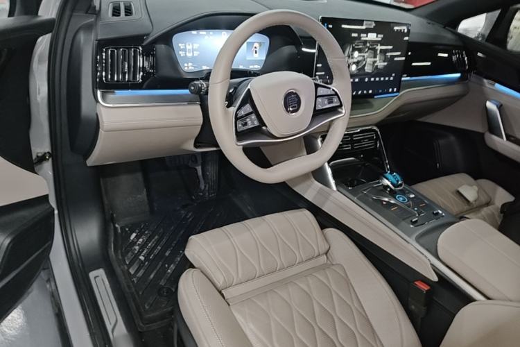 Used BYD Tang New Energy 2025 Intelligent Driving Version DM-i 115KM Flagship Edition Center Console