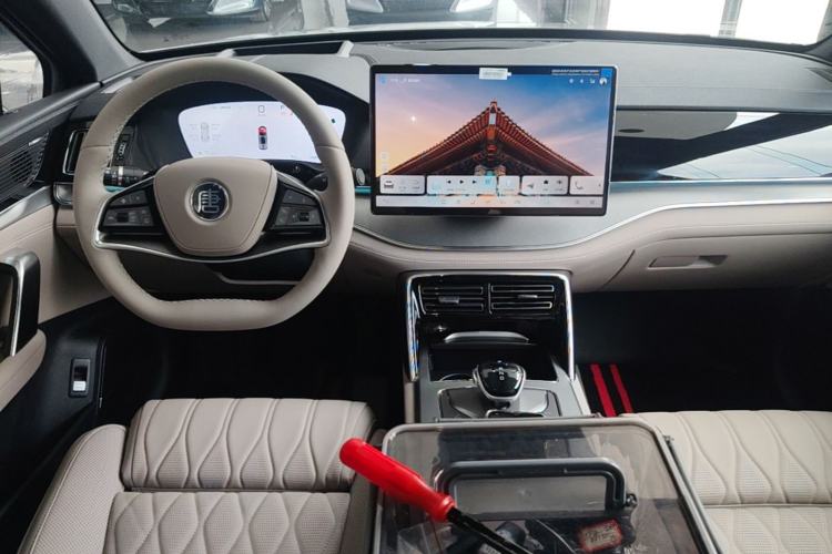 Used BYD Tang New Energy 2025 Intelligent Driving Version DM-i 115KM Flagship Edition Center Console