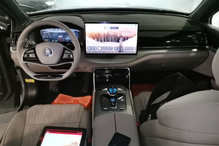 Used BYD Tang New Energy 2025 DM-i 115KM Prestige Model Center Console