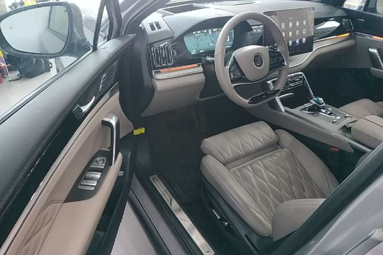 Used BYD Tang New Energy 2025 DM-i 115KM Cloud Ride Flagship Model Driver Seat