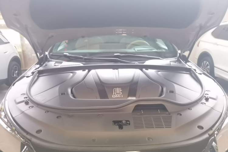 Used BYD Tang New Energy 2025 DM-i 115KM Cloud Ride Flagship Model Engine Bay