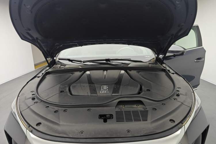 Used BYD Tang New Energy 2025 DM-i 115KM Cloud Ride Flagship Model Engine Bay
