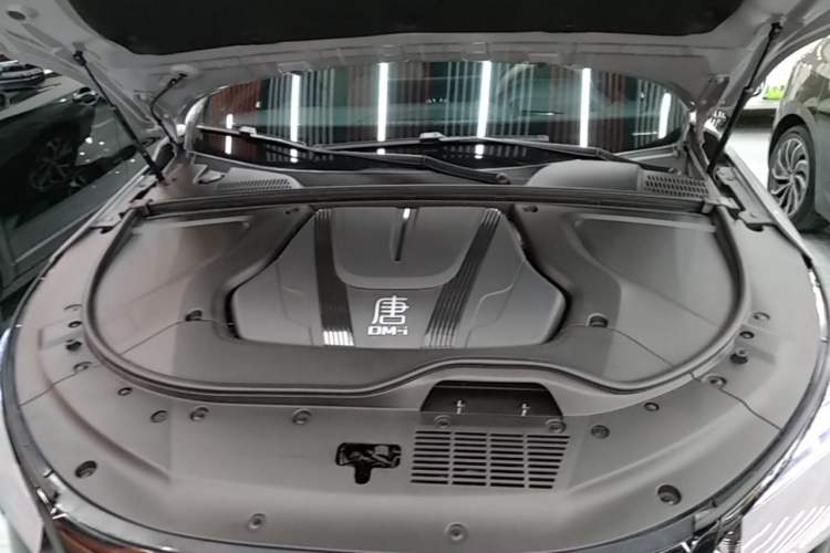 Used BYD Tang New Energy 2025 Intelligent Driving Version DM-i 115KM Flagship Edition Engine Bay