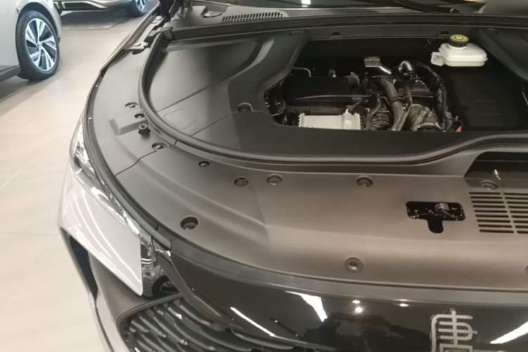 Used BYD Tang New Energy 2025 Intelligent Driving Version DM-i 115KM Flagship Edition Engine Bay Right
