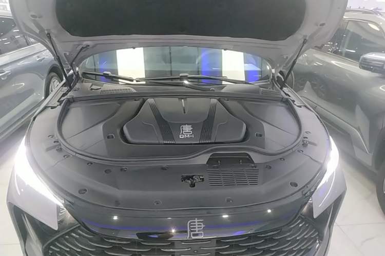 Used BYD Tang New Energy 2025 DM-i 115KM Cloud Ride Flagship Model Engine Bay