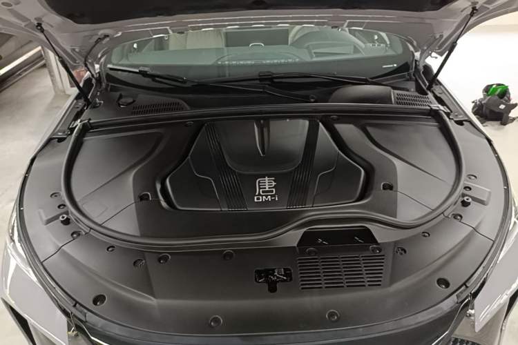 Used BYD Tang New Energy 2025 Intelligent Driving Version DM-i 115KM Flagship Edition Engine Bay