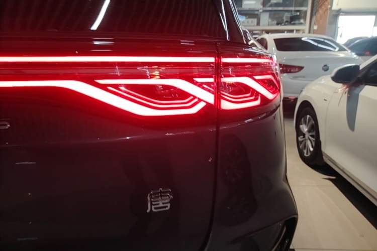 Used BYD Tang New Energy 2025 DM-i 115KM Prestige Model Exterior 3