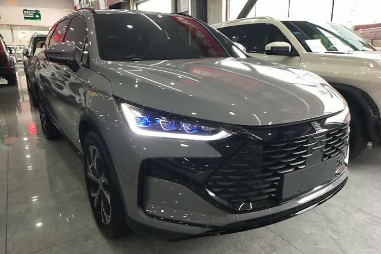 Used BYD Tang New Energy 2025 DM-i 115KM Prestige Model Front Right 45 Deg