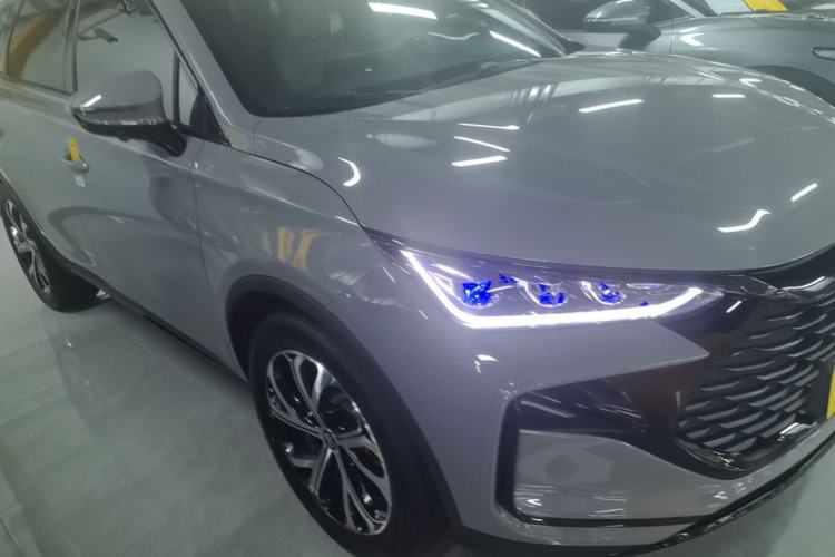 Used BYD Tang New Energy 2025 DM-i 115KM Prestige Model Front Right 45 Deg