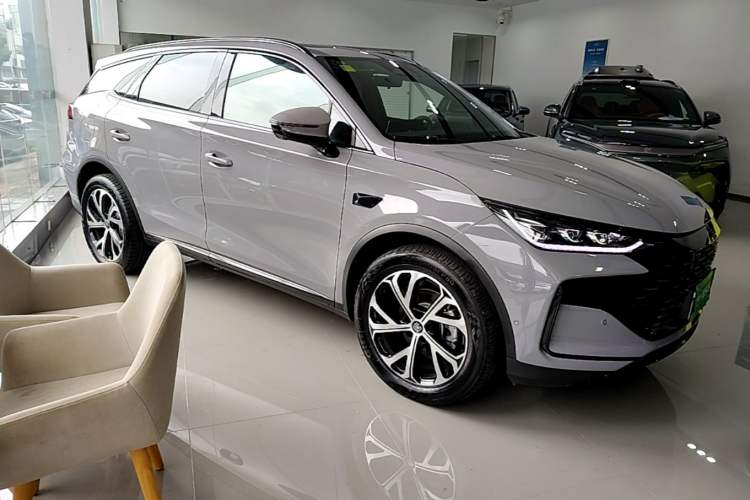 Used BYD Tang New Energy 2025 Intelligent Driving Version DM-i 115KM Flagship Edition Front Right 45 Deg