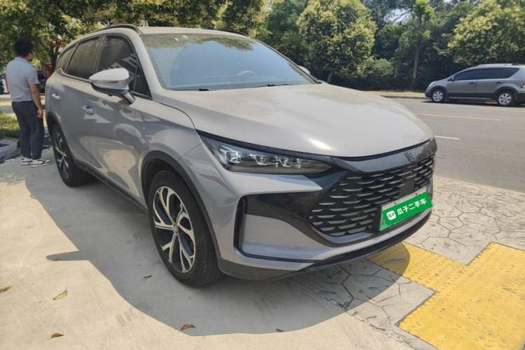 Used BYD Tang New Energy 2025 DM-i 115KM Prestige Model Front Right 45 Deg