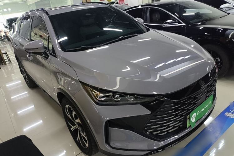 Used BYD Tang New Energy 2025 DM-i 115KM Prestige Model Front Right 45 Deg