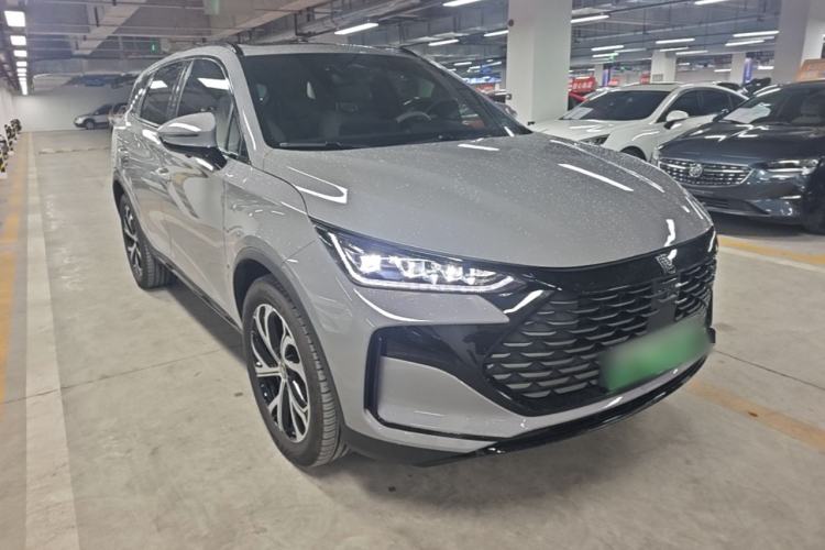 Used BYD Tang New Energy 2025 DM-i 115KM Prestige Model Front Right 45 Deg