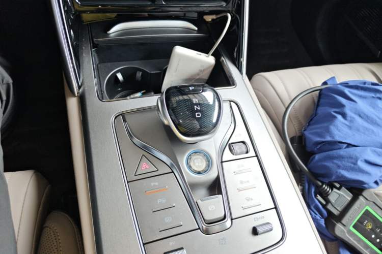 Used BYD Tang New Energy 2025 Intelligent Driving Version DM-i 115KM Flagship Edition Gear Lever