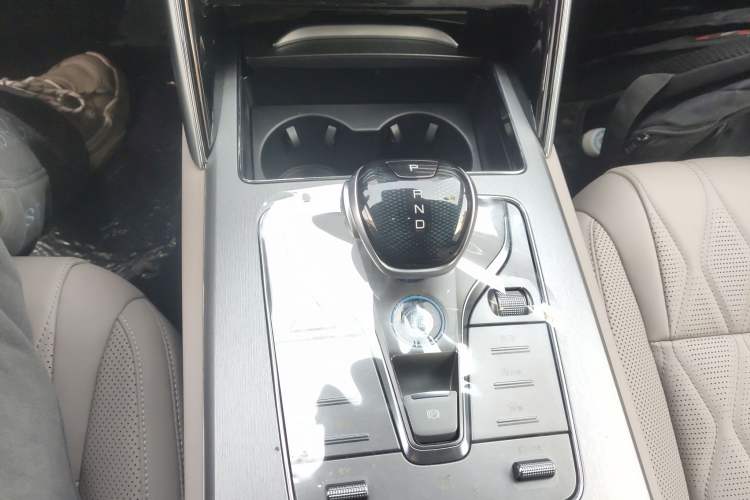 Used BYD Tang New Energy 2025 Intelligent Driving Version DM-i 115KM Prestige Edition Gear Lever