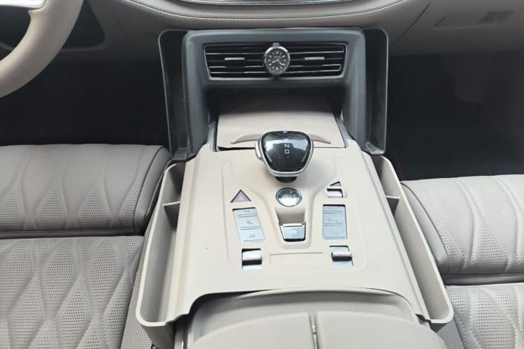 Used BYD Tang New Energy 2025 DM-i 115KM Flagship Model Gear Lever