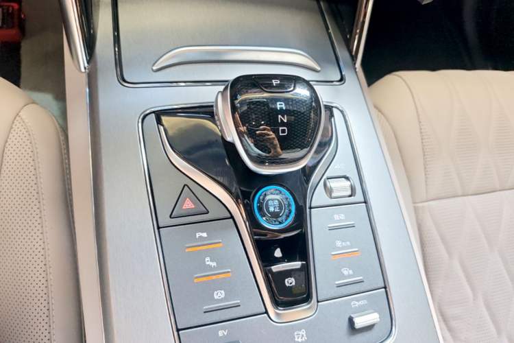 Used BYD Tang New Energy 2025 DM-i 115KM Prestige Model Gear Lever
