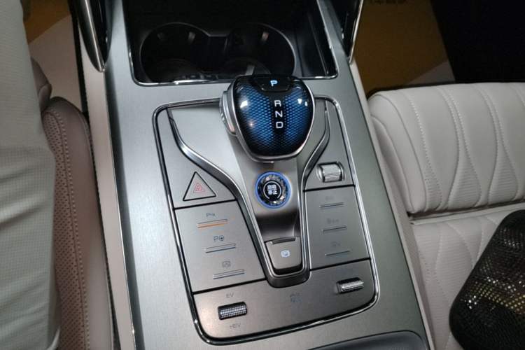 Used BYD Tang New Energy 2025 Intelligent Driving Version DM-i 115KM Flagship Edition Gear Lever