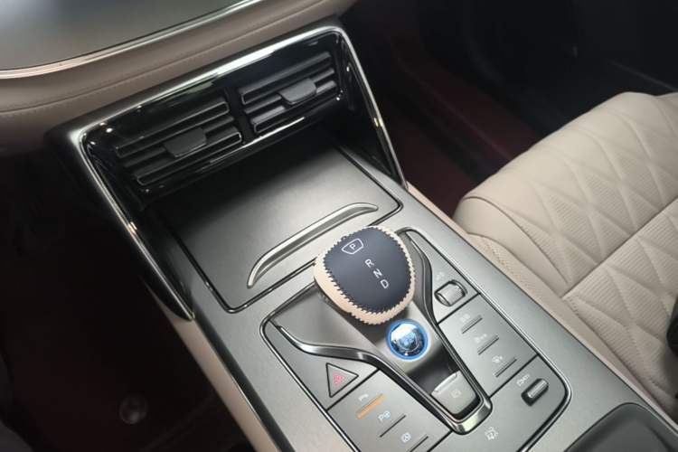Used BYD Tang New Energy 2025 Intelligent Driving Version DM-i 115KM Prestige Edition Gear Lever