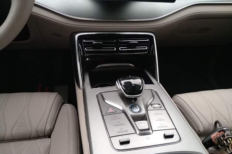 Used BYD Tang New Energy 2025 Intelligent Driving Version DM-i 115KM Flagship Edition Gear Lever