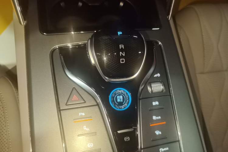 Used BYD Tang New Energy 2025 DM-i 115KM Prestige Model Gear Lever