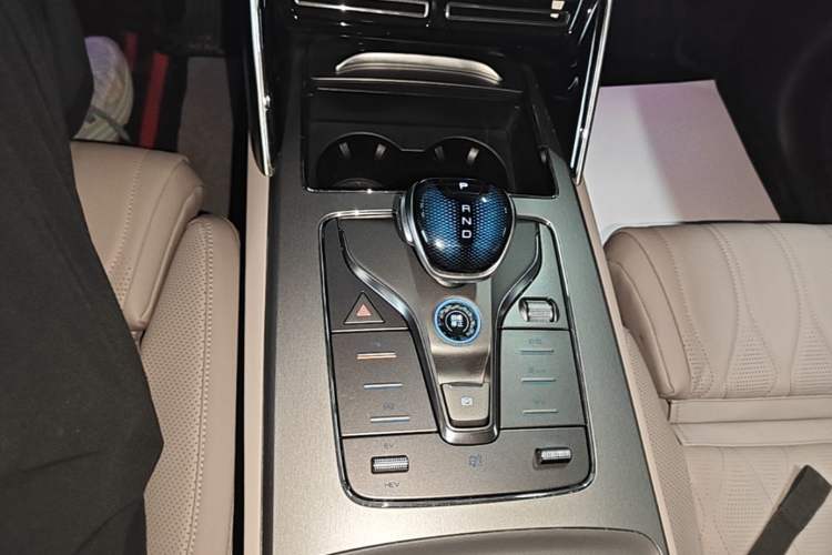 Used BYD Tang New Energy 2025 Intelligent Driving Version DM-i 115KM Flagship Edition Gear Lever