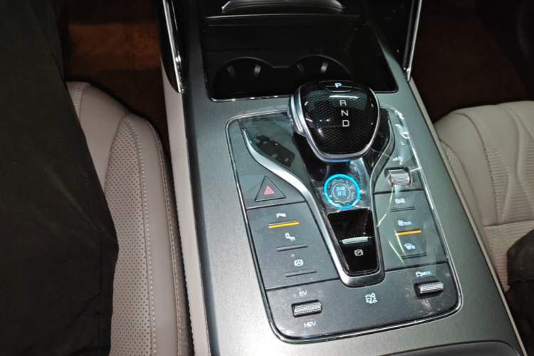 Used BYD Tang New Energy 2025 DM-i 115KM Prestige Model Gear Lever