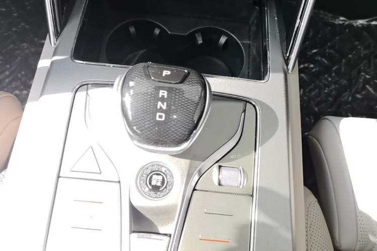 Used BYD Tang New Energy 2025 Intelligent Driving Version DM-i 115KM Flagship Edition Gear Lever