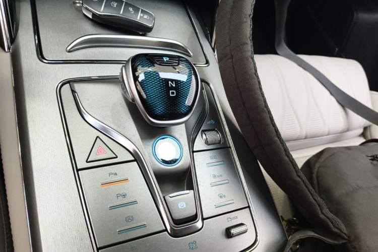 Used BYD Tang New Energy 2025 Intelligent Driving Version DM-i 115KM Flagship Edition Gear Lever