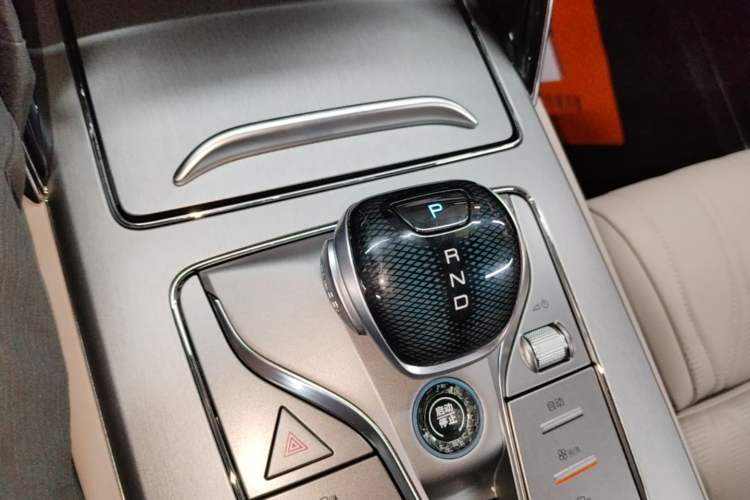 Used BYD Tang New Energy 2025 Intelligent Driving Version DM-i 115KM Flagship Edition Gear Lever