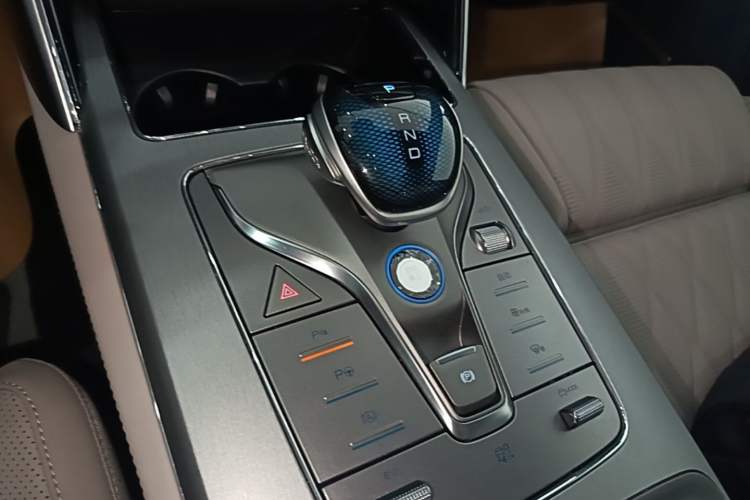 Used BYD Tang New Energy 2025 Intelligent Driving Version DM-i 115KM Flagship Edition Gear Lever