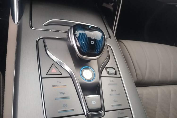 Used BYD Tang New Energy 2025 Intelligent Driving Version DM-i 115KM Flagship Edition Gear Lever