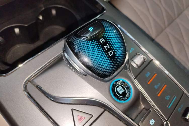 Used BYD Tang New Energy 2025 Intelligent Driving Version DM-i 115KM Prestige Edition Gear Lever