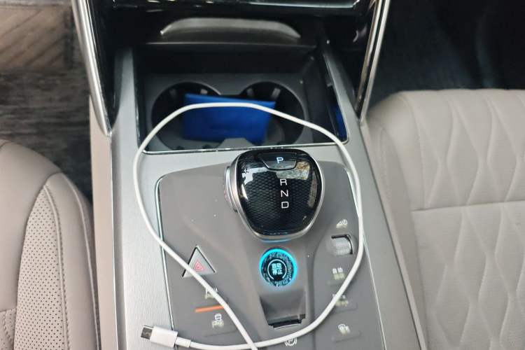 Used BYD Tang New Energy 2025 Intelligent Driving Version DM-i 115KM Prestige Edition Gear Lever