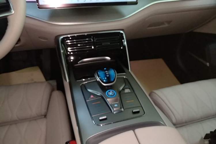 Used BYD Tang New Energy 2025 Intelligent Driving Version DM-i 115KM Flagship Edition Gear Lever