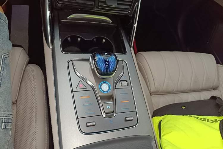 Used BYD Tang New Energy 2025 Intelligent Driving Version DM-i 115KM Flagship Edition Gear Lever