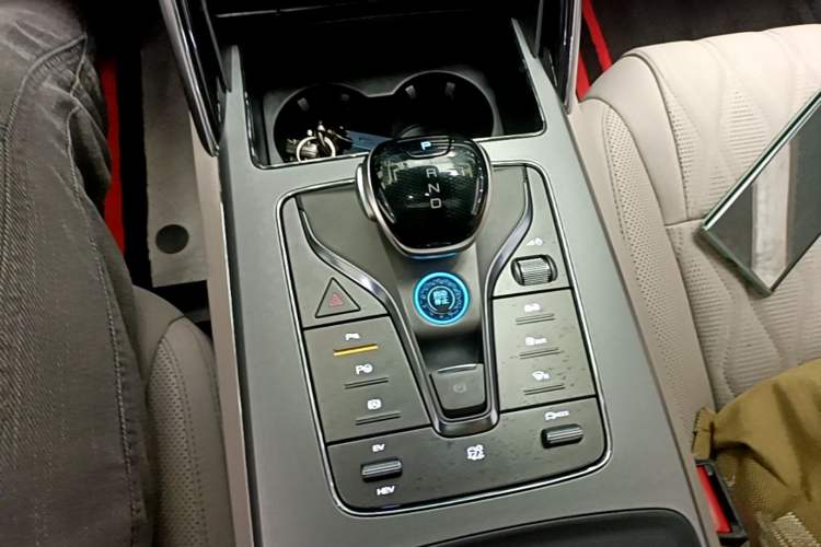 Used BYD Tang New Energy 2025 Intelligent Driving Version DM-i 115KM Prestige Edition Gear Lever
